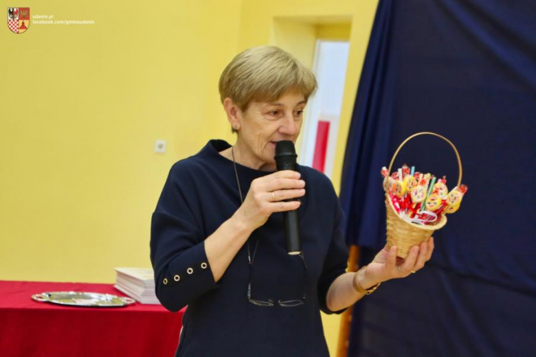 Pasowanie na ucznia w Szkole Podstawowej im. Jana Pawła II w Ujeździe Górnym