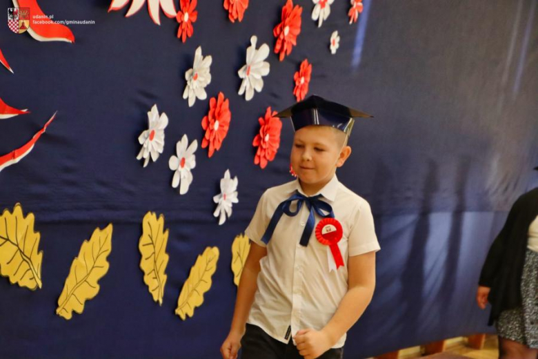 Pasowanie na ucznia w Szkole Podstawowej im. Jana Pawła II w Ujeździe Górnym