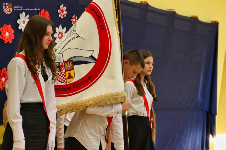 Pasowanie na ucznia w Szkole Podstawowej im. Jana Pawła II w Ujeździe Górnym