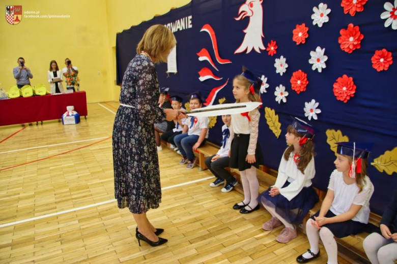 Pasowanie na ucznia w Szkole Podstawowej im. Jana Pawła II w Ujeździe Górnym