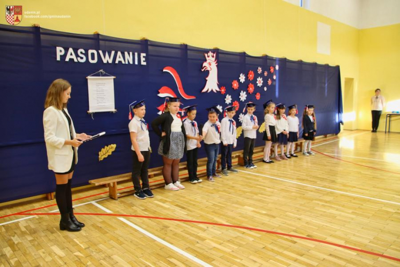 Pasowanie na ucznia w Szkole Podstawowej im. Jana Pawła II w Ujeździe Górnym