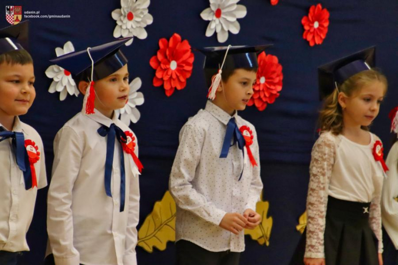 Pasowanie na ucznia w Szkole Podstawowej im. Jana Pawła II w Ujeździe Górnym