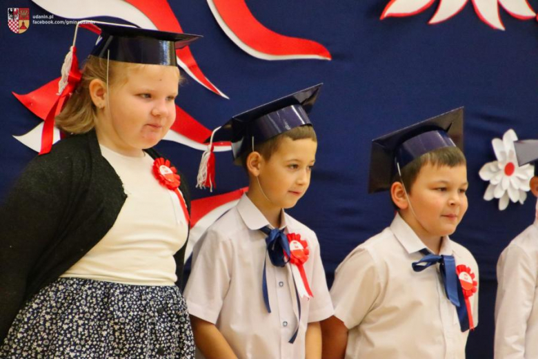 Pasowanie na ucznia w Szkole Podstawowej im. Jana Pawła II w Ujeździe Górnym