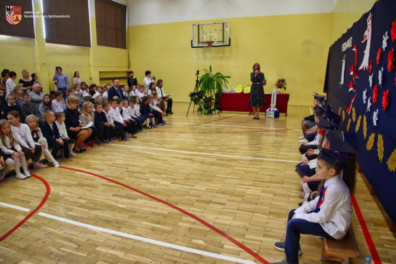 Pasowanie na ucznia w Szkole Podstawowej im. Jana Pawła II w Ujeździe Górnym
