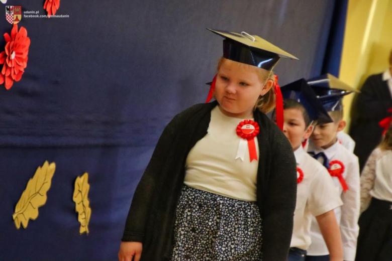 Pasowanie na ucznia w Szkole Podstawowej im. Jana Pawła II w Ujeździe Górnym