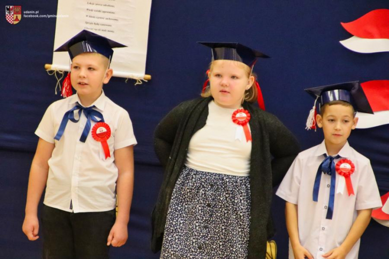 Pasowanie na ucznia w Szkole Podstawowej im. Jana Pawła II w Ujeździe Górnym