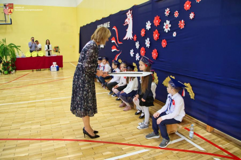 Pasowanie na ucznia w Szkole Podstawowej im. Jana Pawła II w Ujeździe Górnym