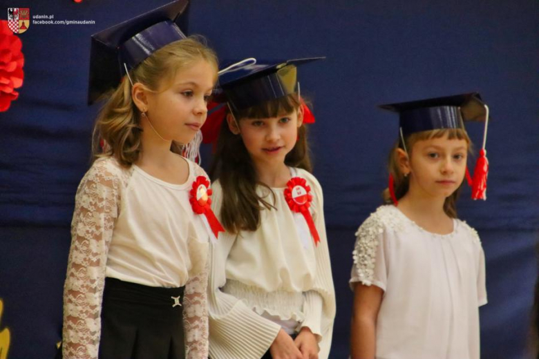 Pasowanie na ucznia w Szkole Podstawowej im. Jana Pawła II w Ujeździe Górnym