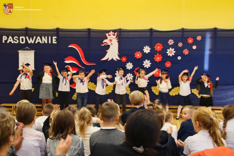 Pasowanie na ucznia w Szkole Podstawowej im. Jana Pawła II w Ujeździe Górnym