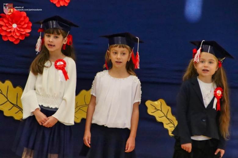 Pasowanie na ucznia w Szkole Podstawowej im. Jana Pawła II w Ujeździe Górnym