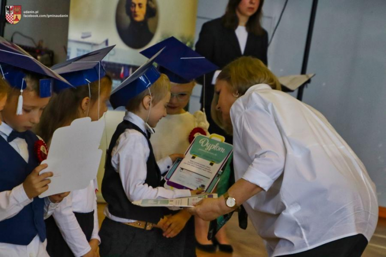 28 października br. odbyło się kolejne pasowanie pierwszaków, tym razem w Szkole Podstawowej w Udani