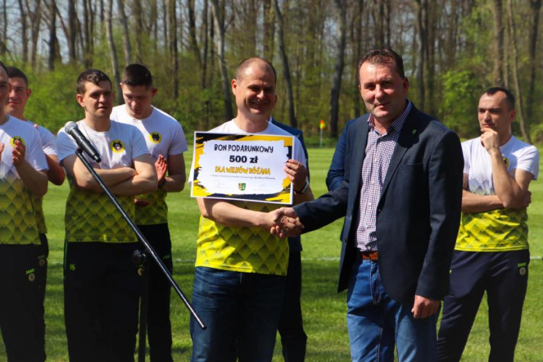 Otwarcie boiska w Różanej