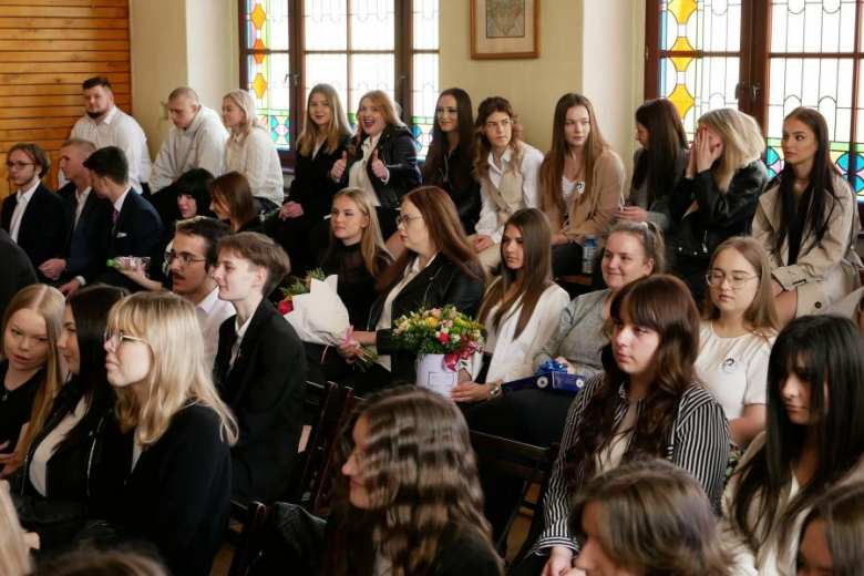 Powiatowe szkoły pożegnały maturzystów