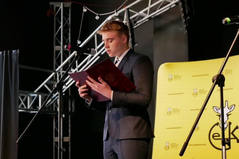 Powiatowe szkoły pożegnały maturzystów