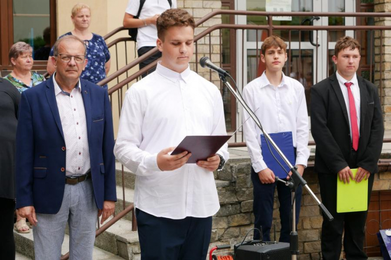 Zakończenie roku szkolnego w powiatowych szkołach średnich