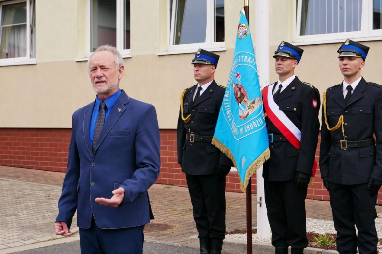 Ślubowanie wraz z nadaniem stopni służbowych trzem nowym funkcjonariuszom