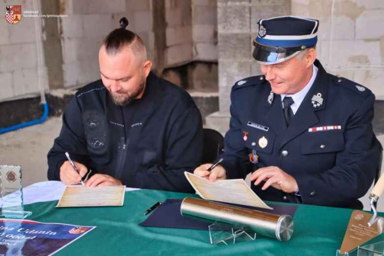 Wmurowanie kamienia węgielnego pod budowę dwóch remiz strażackich