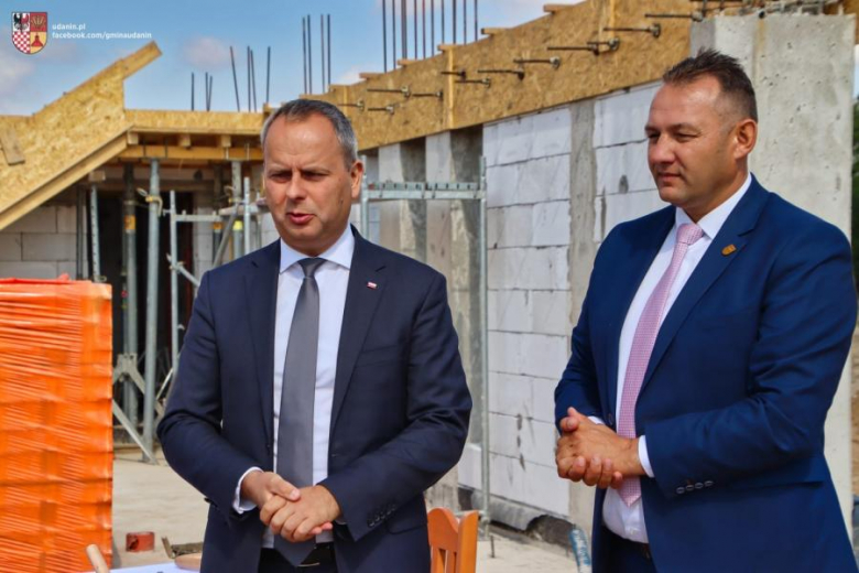 Wmurowanie kamienia węgielnego pod budowę dwóch remiz strażackich