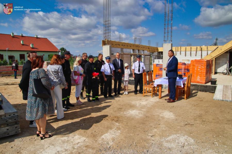 Wmurowanie kamienia węgielnego pod budowę dwóch remiz strażackich