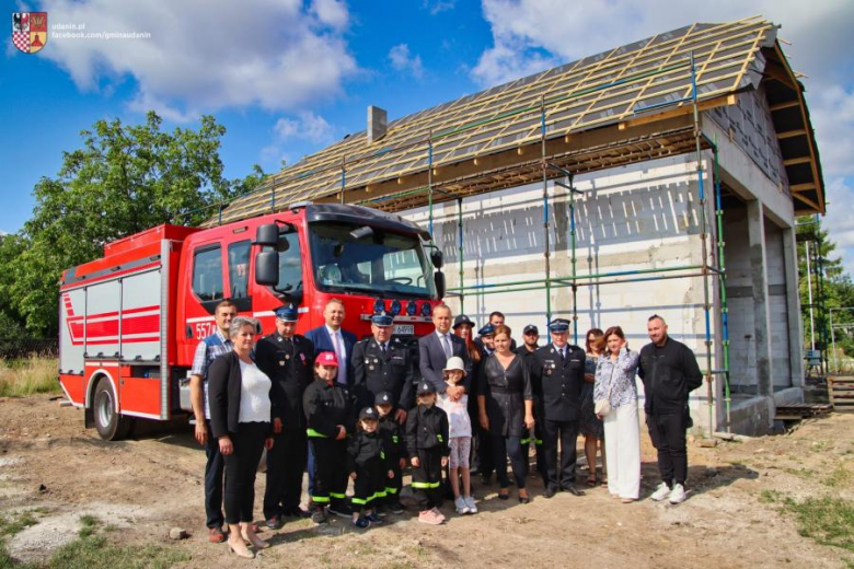 Wmurowanie kamienia węgielnego pod budowę dwóch remiz strażackich
