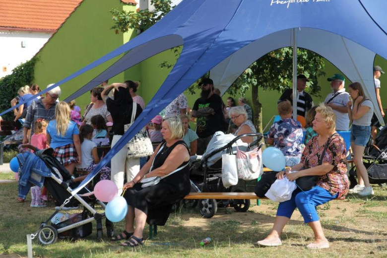 Lato z Komarami w Malczycach