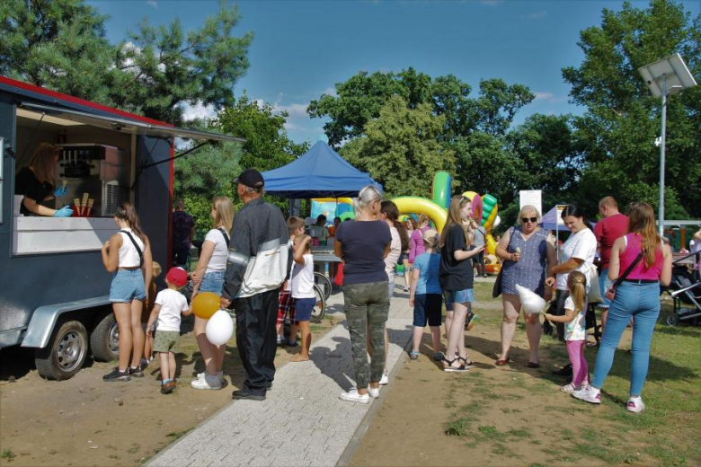 Lato z Komarami w Malczycach