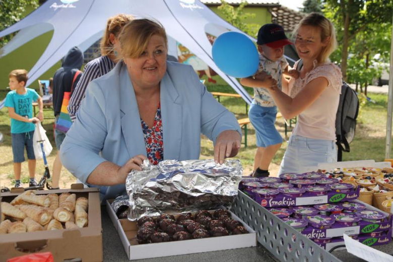 Lato z Komarami w Malczycach