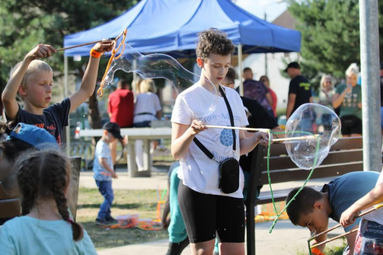 Lato z Komarami w Malczycach