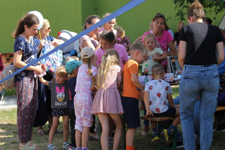 Lato z Komarami w Malczycach