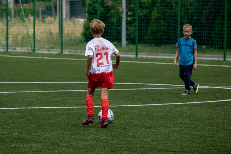 Nowa nawierzchnia na orliku w Lutyni