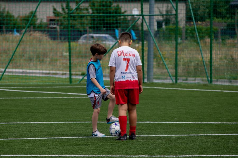 Nowa nawierzchnia na orliku w Lutyni