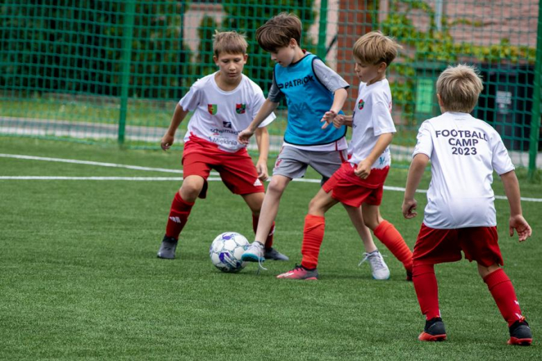 Nowa nawierzchnia na orliku w Lutyni