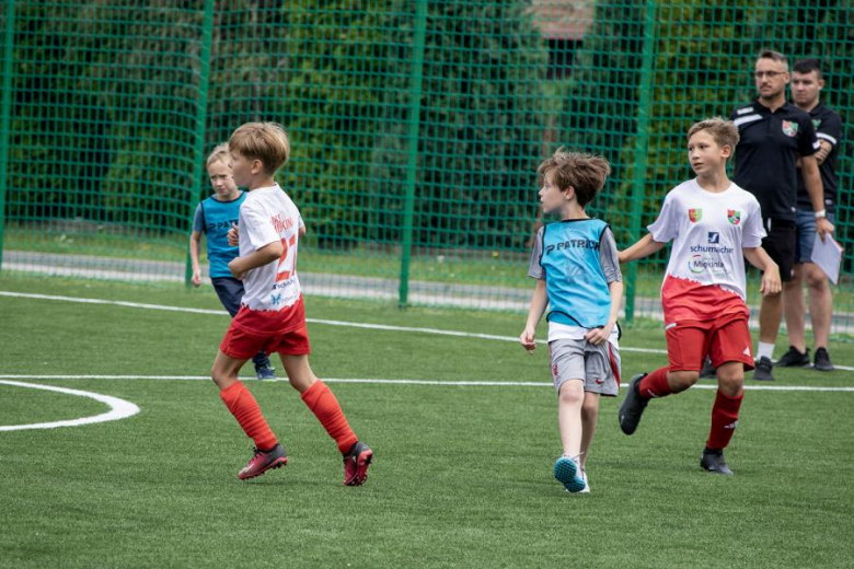 Nowa nawierzchnia na orliku w Lutyni