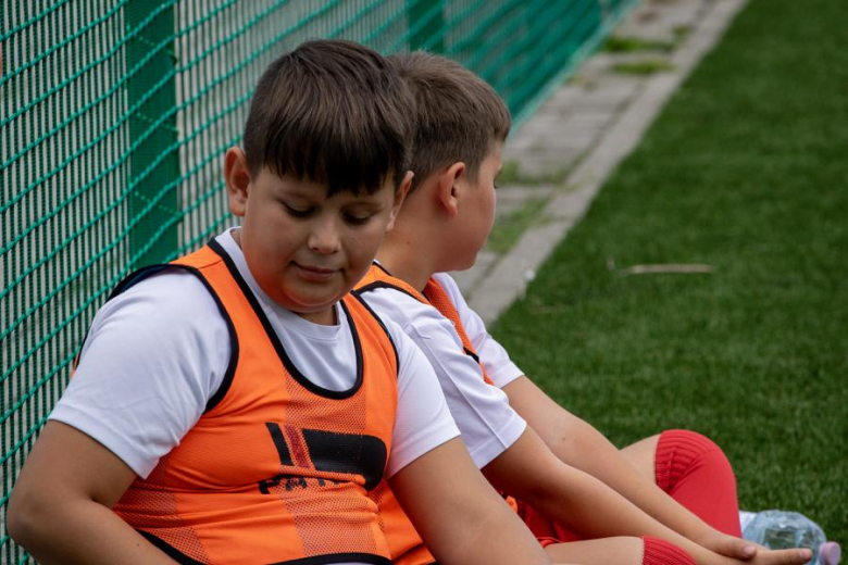 Nowa nawierzchnia na orliku w Lutyni