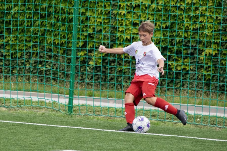 Nowa nawierzchnia na orliku w Lutyni