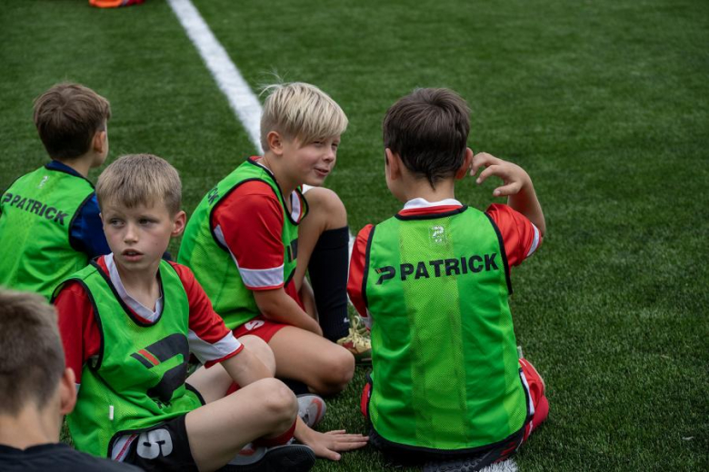 Nowa nawierzchnia na orliku w Lutyni