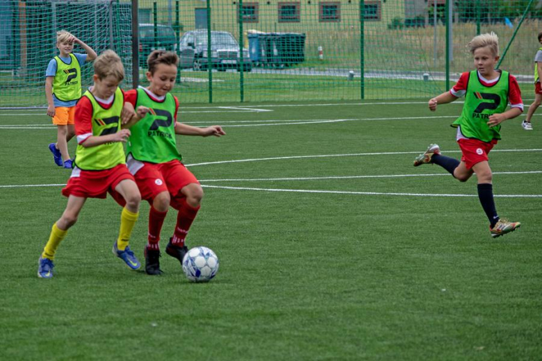 Nowa nawierzchnia na orliku w Lutyni