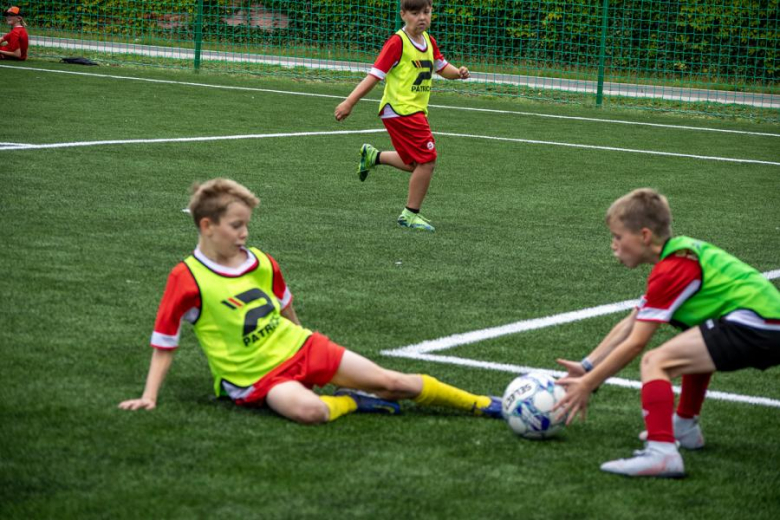 Nowa nawierzchnia na orliku w Lutyni