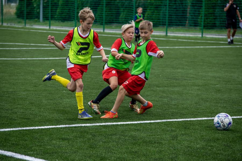 Nowa nawierzchnia na orliku w Lutyni