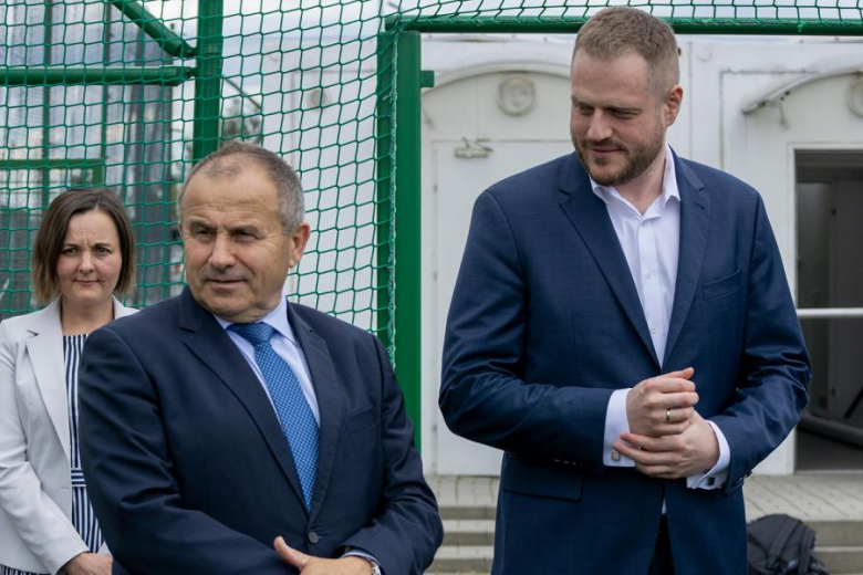 Nowa nawierzchnia na orliku w Lutyni