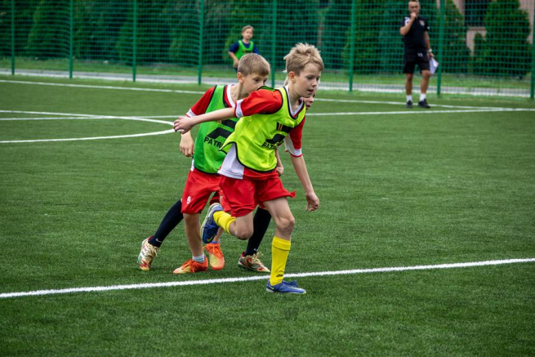 Nowa nawierzchnia na orliku w Lutyni