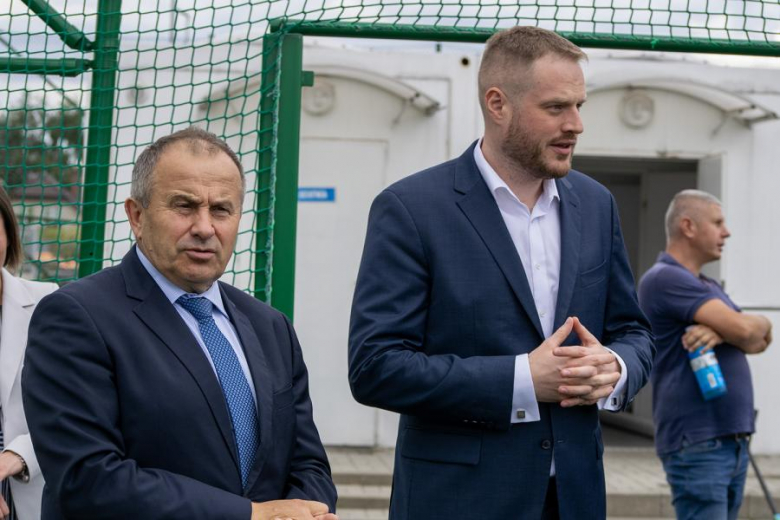 Nowa nawierzchnia na orliku w Lutyni