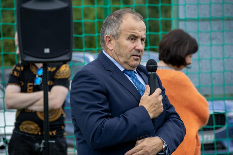 Nowa nawierzchnia na orliku w Lutyni