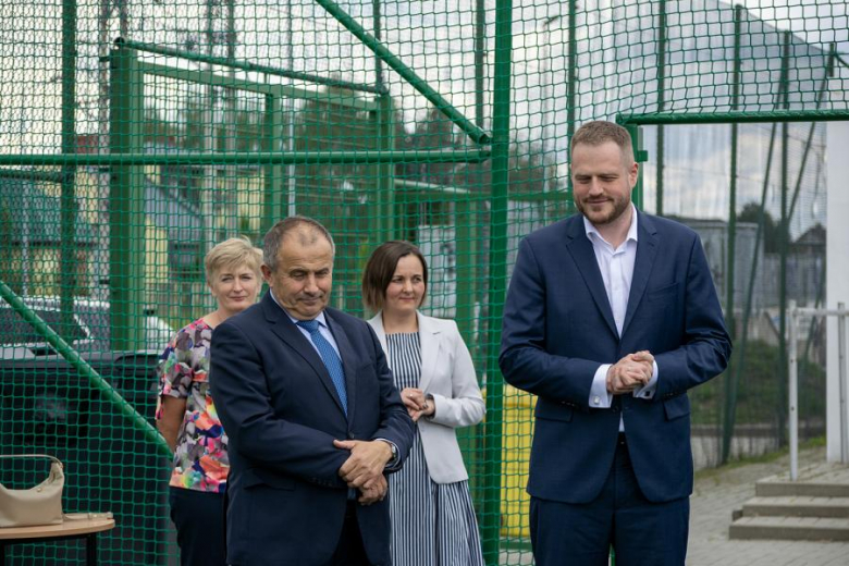 Nowa nawierzchnia na orliku w Lutyni