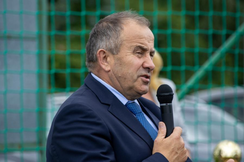 Nowa nawierzchnia na orliku w Lutyni