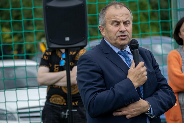 Nowa nawierzchnia na orliku w Lutyni