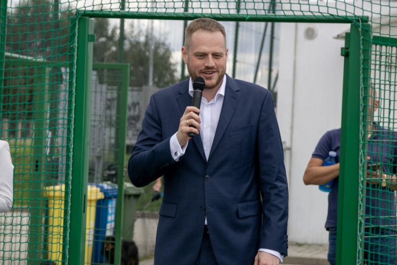 Nowa nawierzchnia na orliku w Lutyni