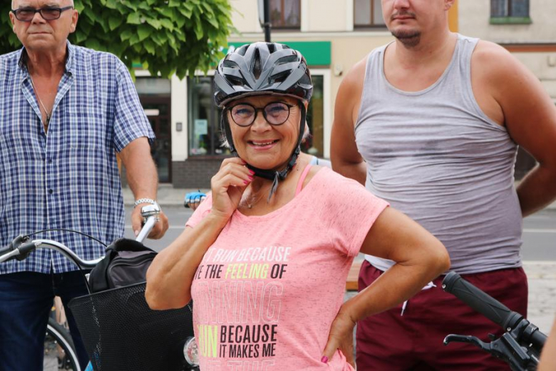 Ponad pięćdziesiąt osób nie wystraszyło się pogody i wzięło udział w powiatowym rajdzie rowerowym na