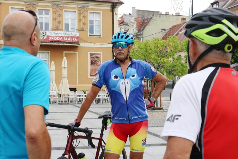 Ponad pięćdziesiąt osób nie wystraszyło się pogody i wzięło udział w powiatowym rajdzie rowerowym na