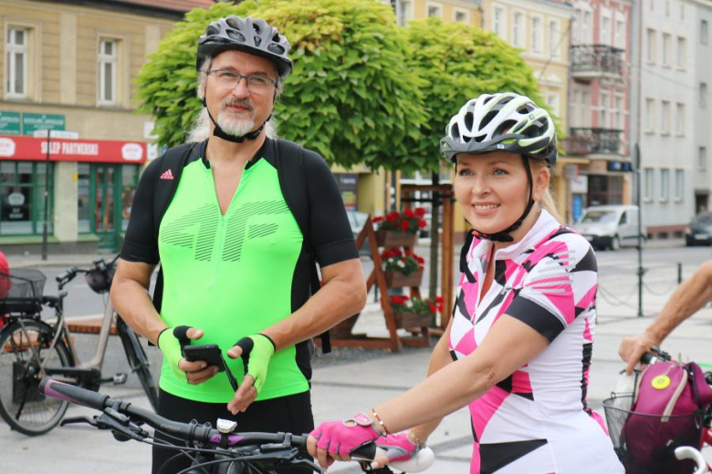 Ponad pięćdziesiąt osób nie wystraszyło się pogody i wzięło udział w powiatowym rajdzie rowerowym na